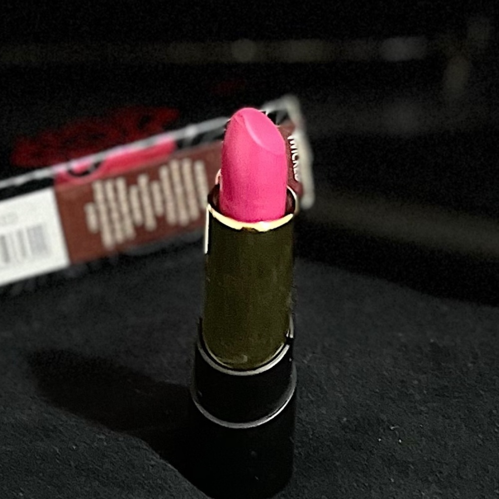 Pink lipstick - Picture 2 of 3